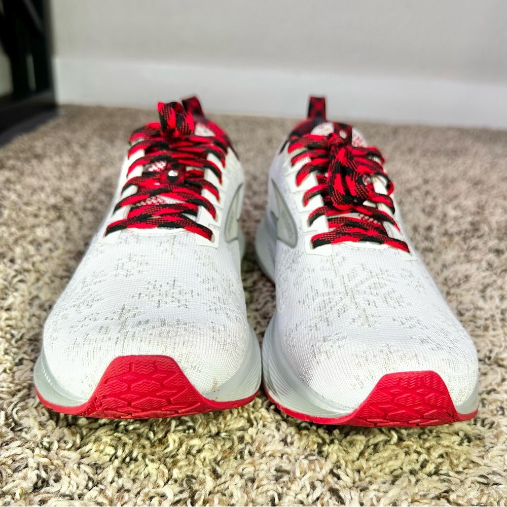 Brooks Levitate 6 Run Merry Christmas Running Shoes Women’s Size 8 White Red - Picture 4 of 9